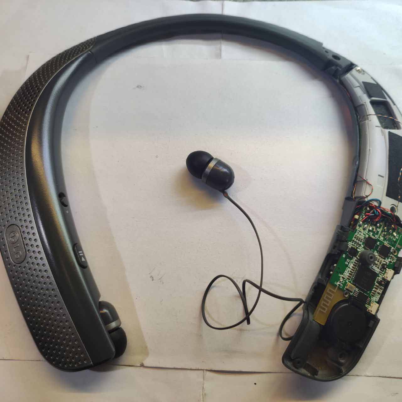 تعمیر هندزفری LG studio Tone speaker